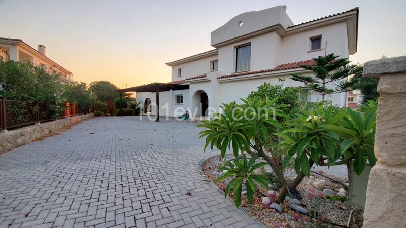 5 Bedroom Villa for sale 270 m² in Esentepe, Girne, North Cyprus